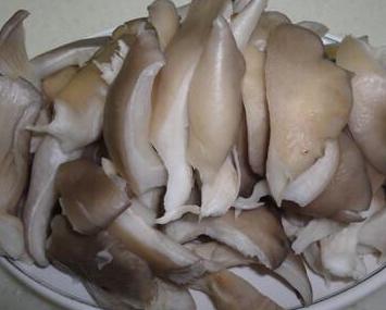 青椒平菇炒肉的做法