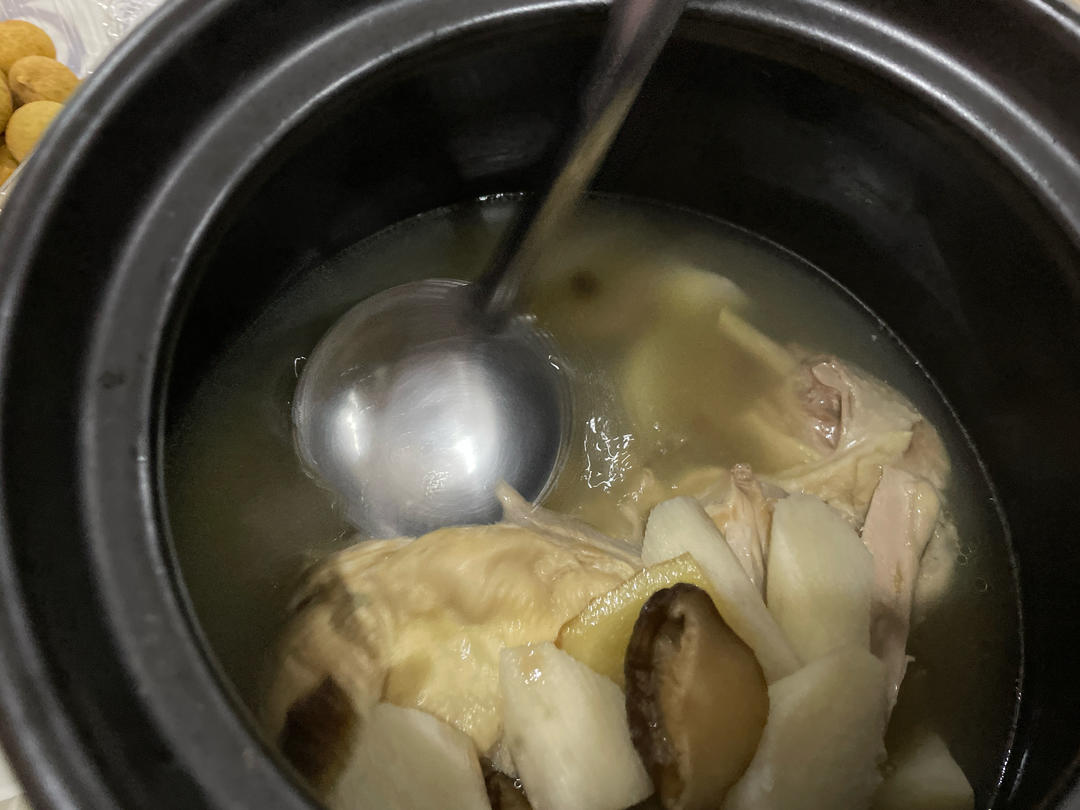 奶奶教的鲜香肥美香菇炖鸡汤