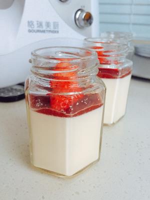 消耗淡奶油又快手的草莓布丁的做法 步骤9