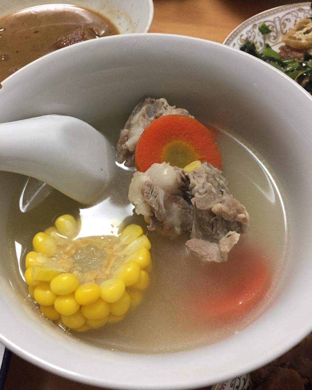 排骨胡萝卜玉米汤