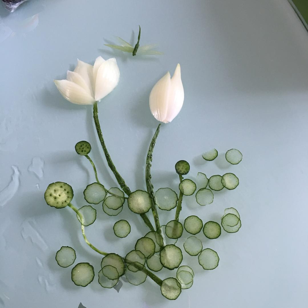 简单美丽的盘饰（9）——冷拼·洋葱荷花
