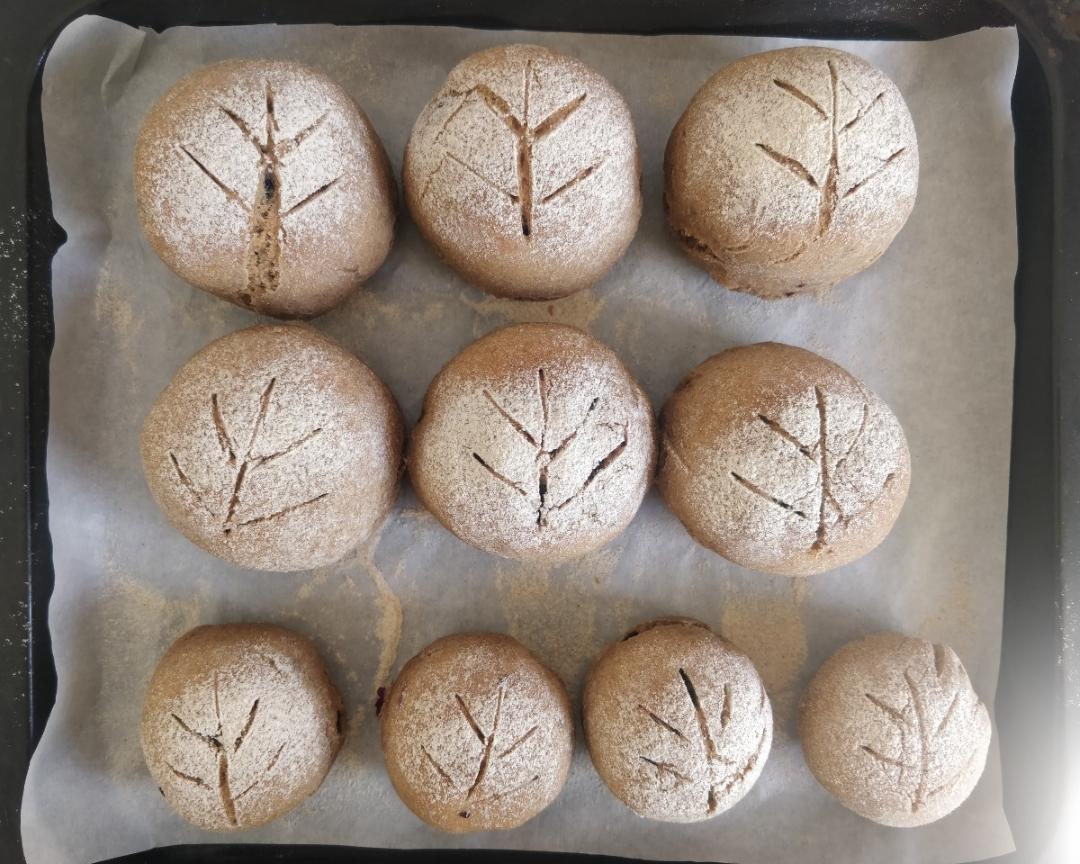 低卡减脂饱腹无负担黑全麦紫薯欧包的做法