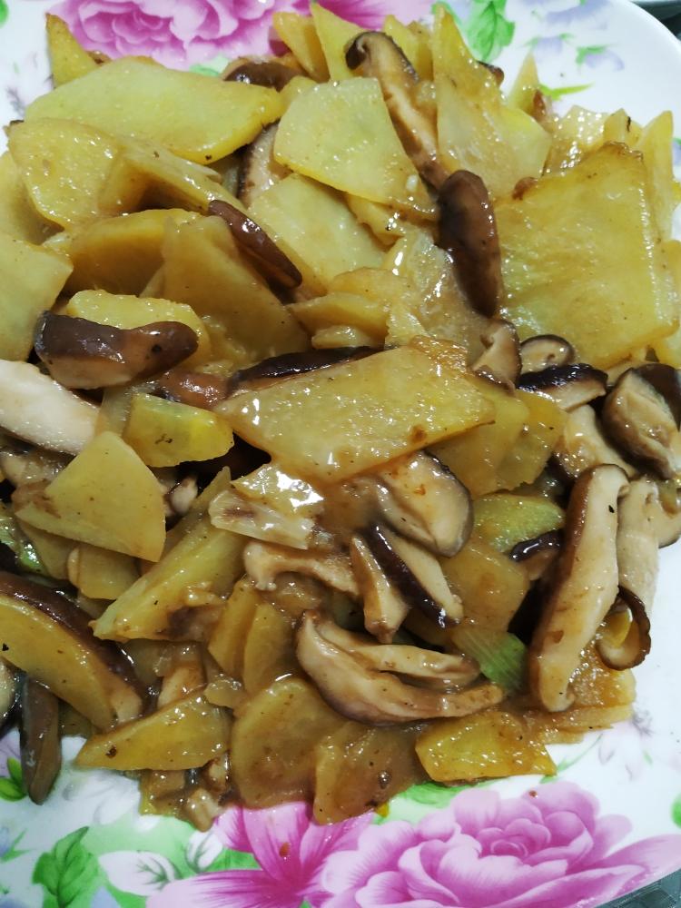 东北风味的香菇土豆片的做法