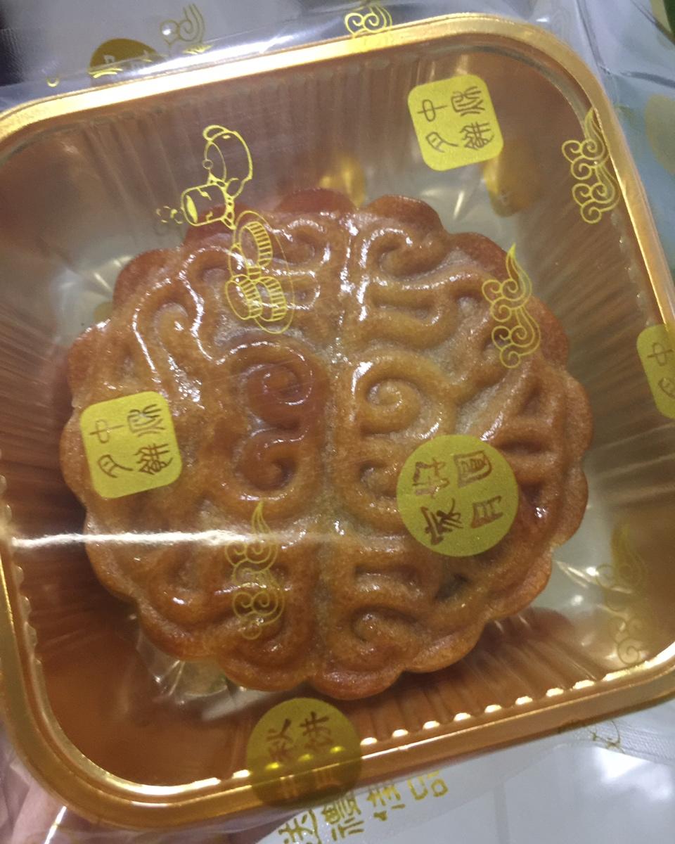 广式月饼—蛋黄冬翅月饼