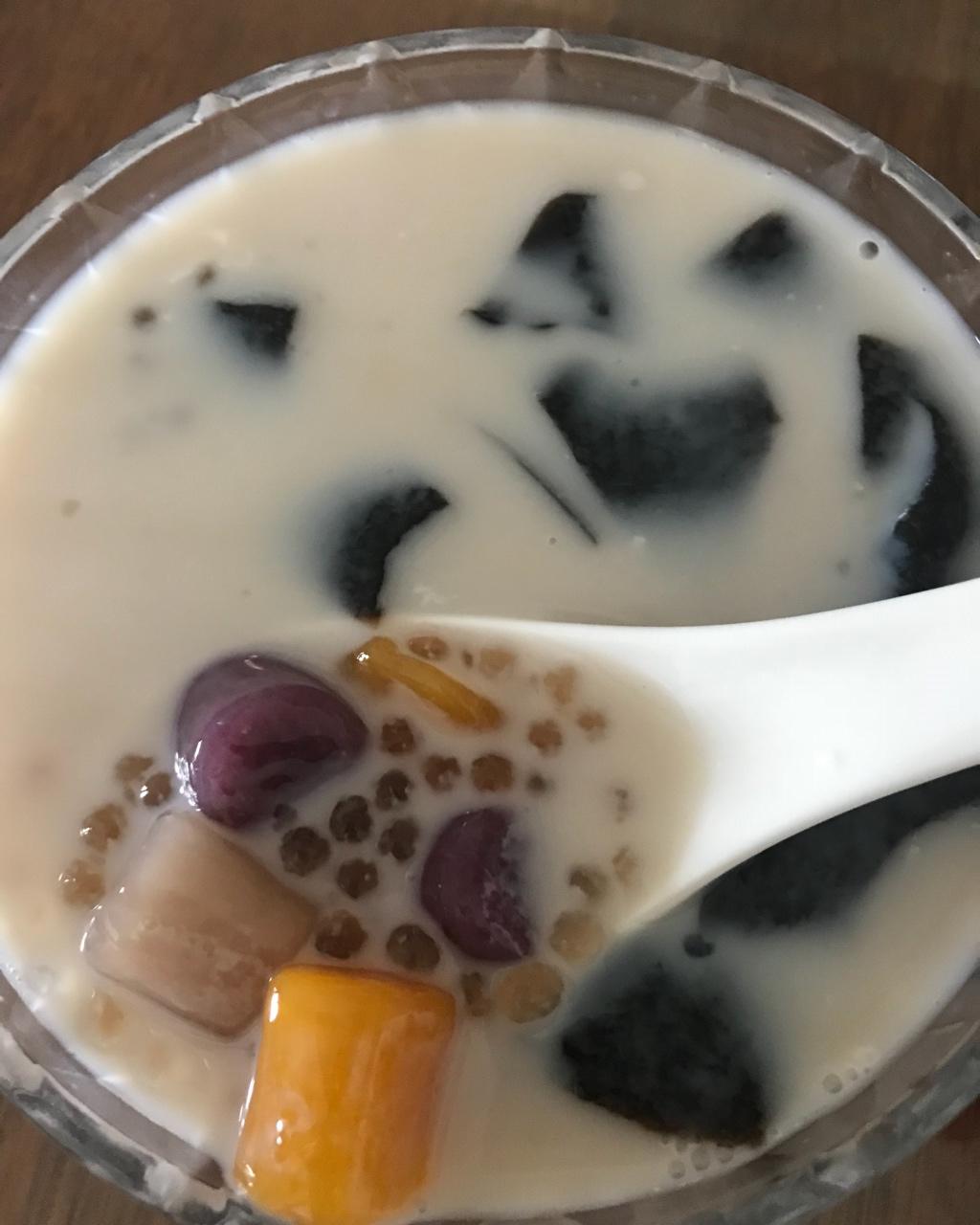 芋圆芒果椰汁西米露