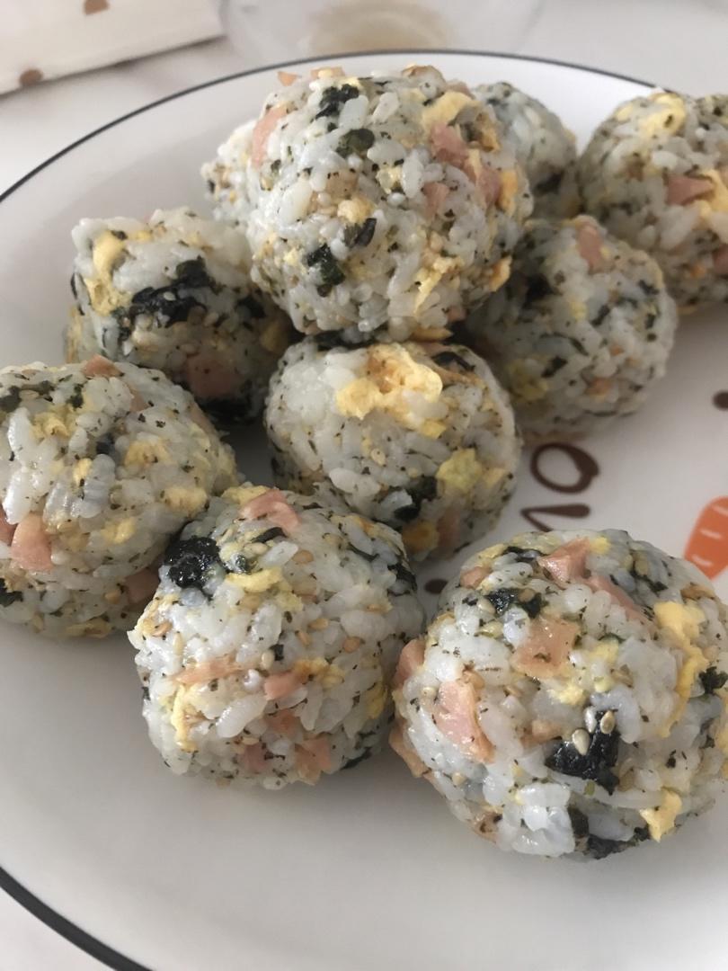 简单随意的海苔饭团