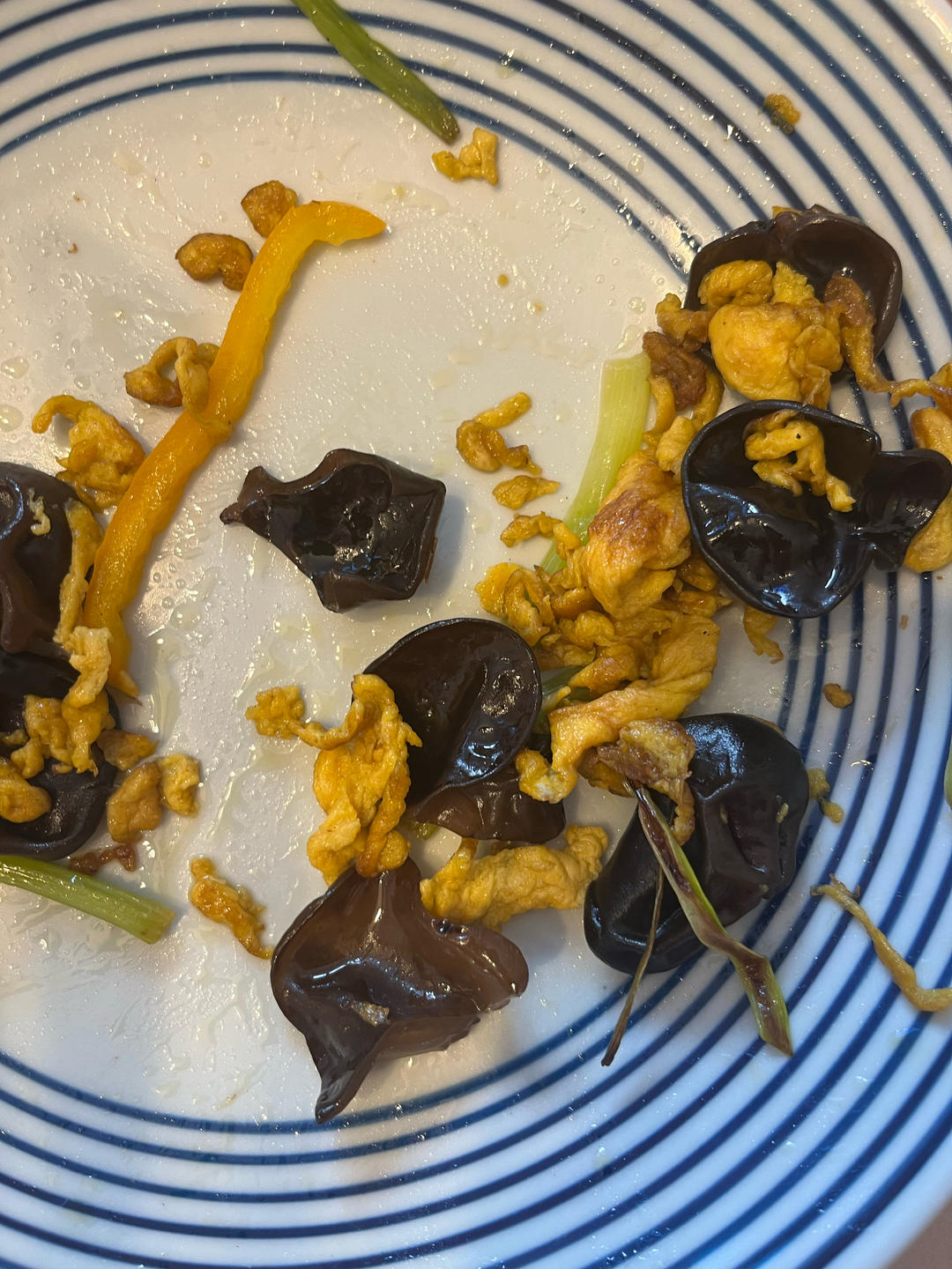 芹菜木耳炒鸡蛋