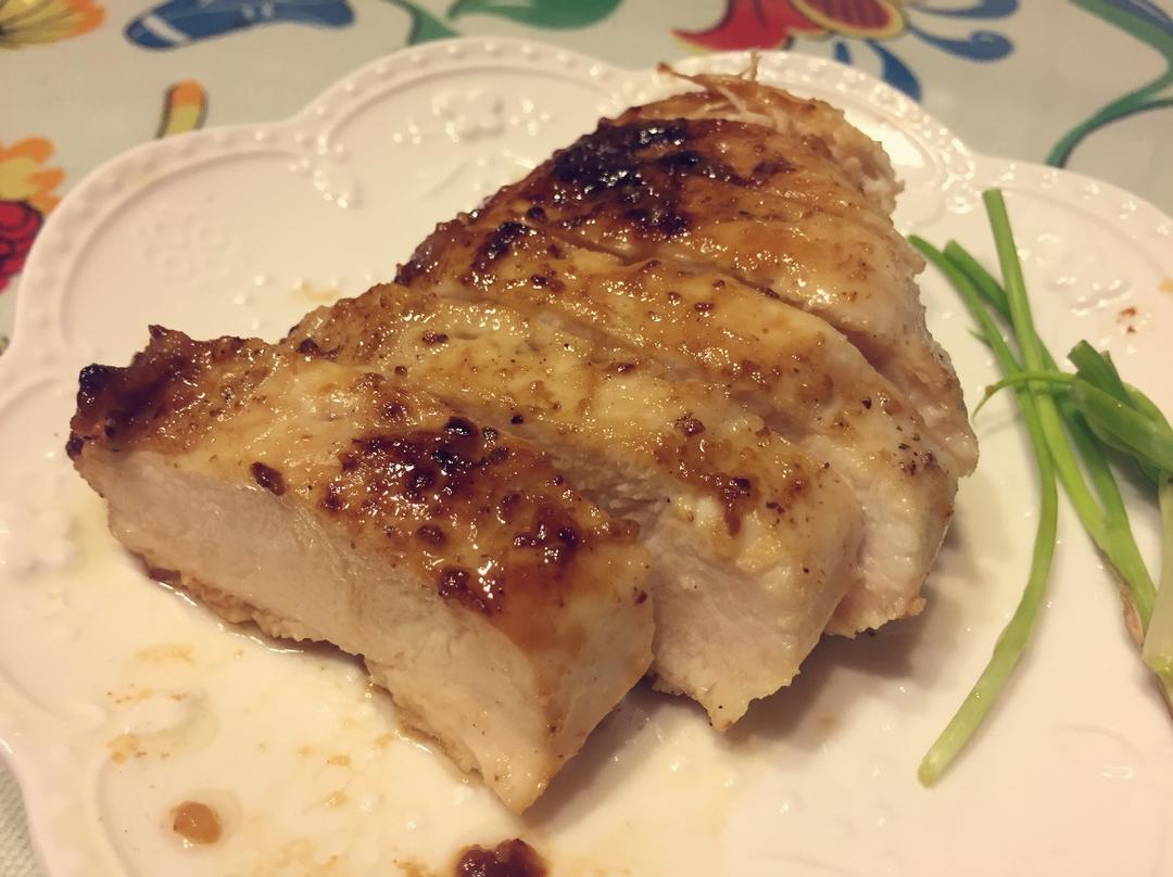 酷炫屌炸天好吃的煎鸡胸肉（香蒜蜂蜜煎鸡胸肉）