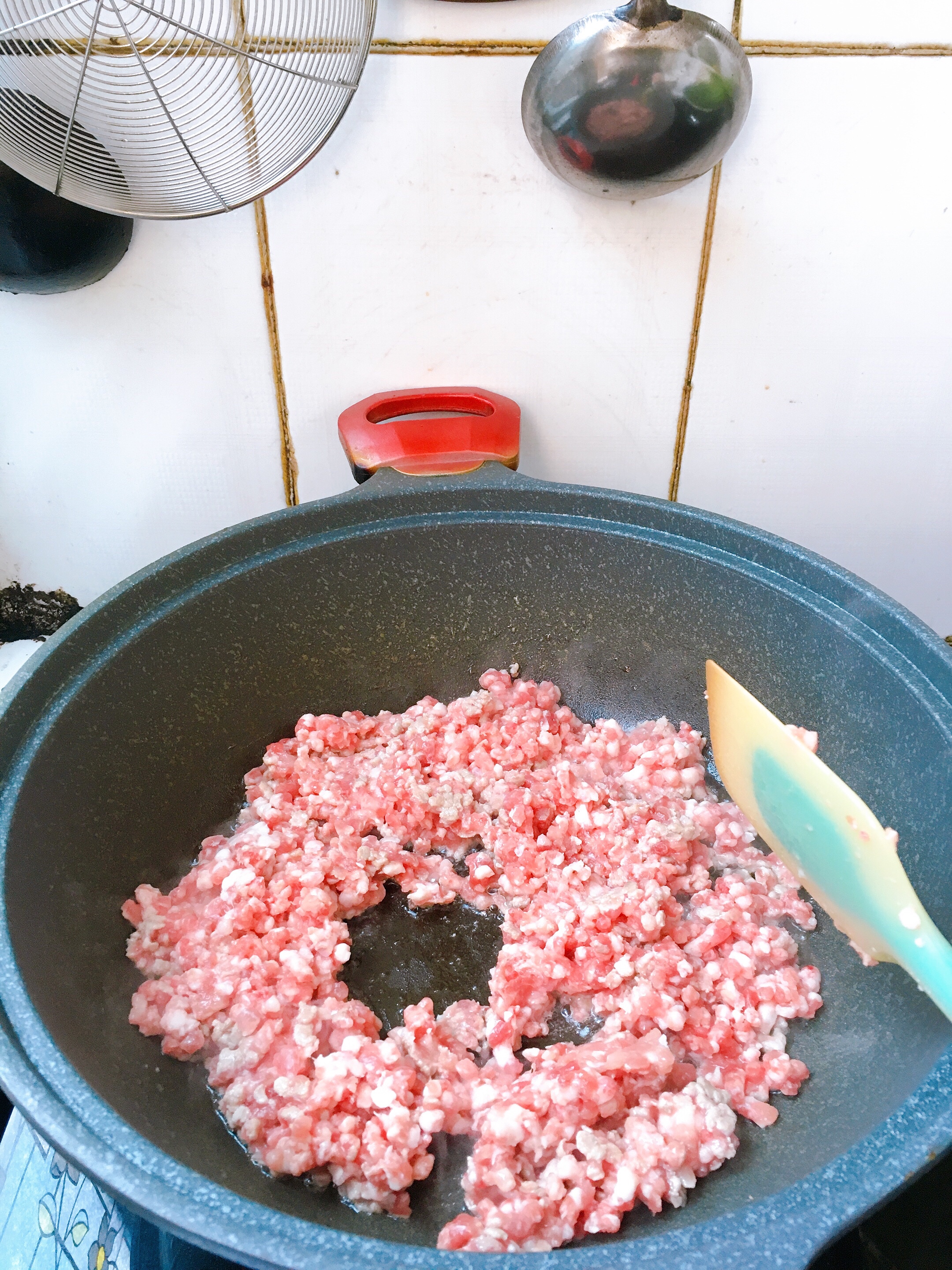香菇猪肉酱香小包子-果果美厨的做法 步骤2
