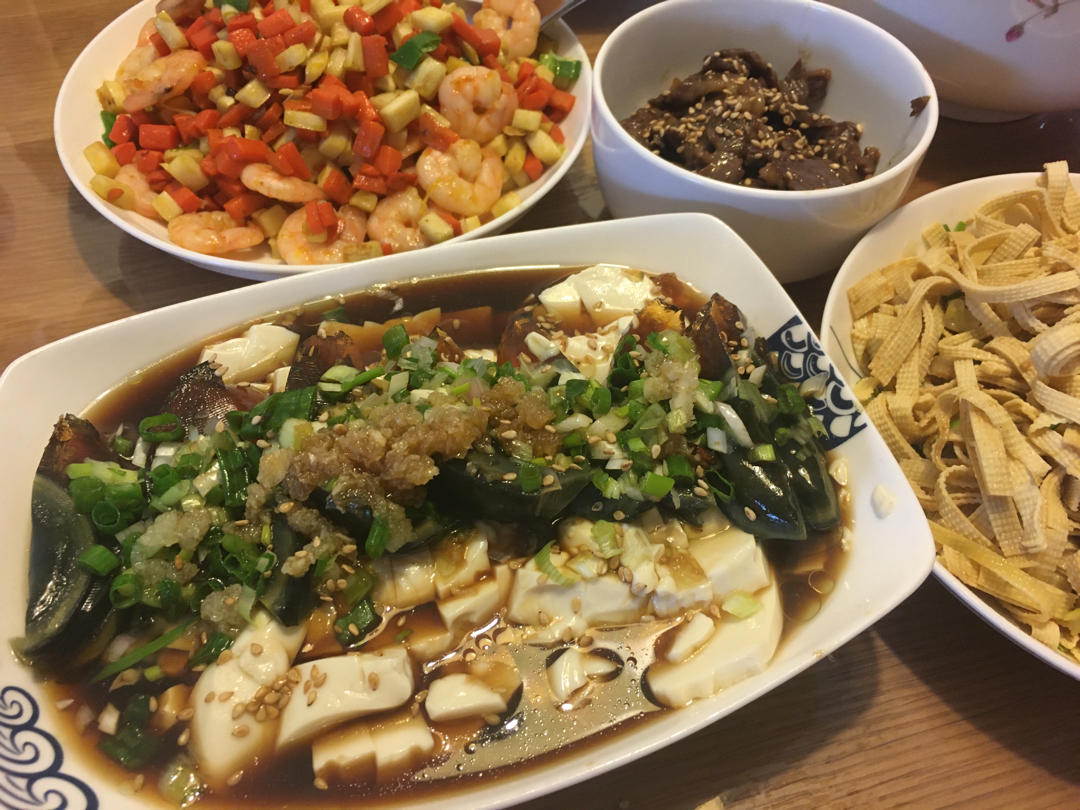 双椒拌皮蛋豆腐