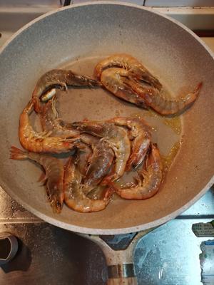 快手菜|尖椒炒虾的做法 步骤2