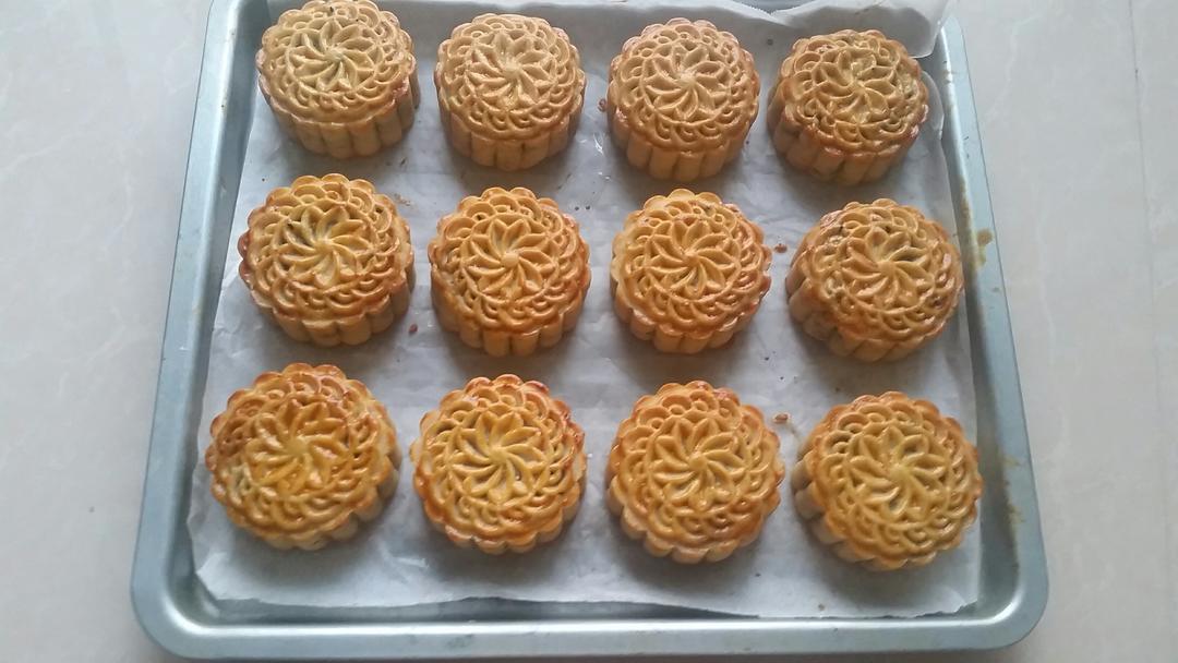 广式月饼—蛋黄莲蓉月饼