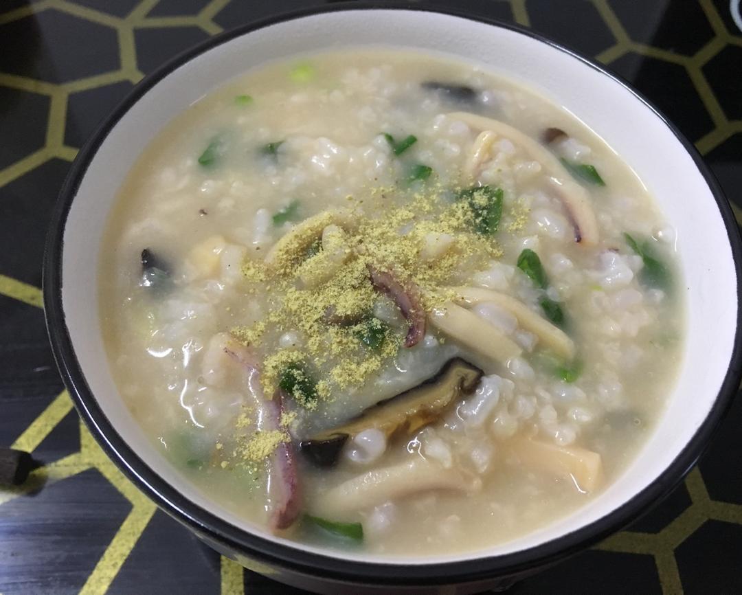 陈小琛琛做的干贝(瑶柱)鱿鱼粥-大松ih电饭煲