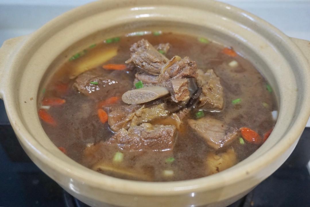 炖牛排骨