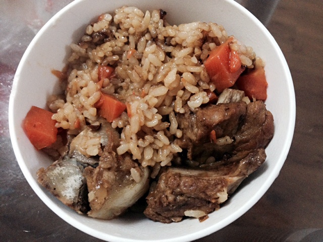 喷香排骨焖饭（爆好吃）