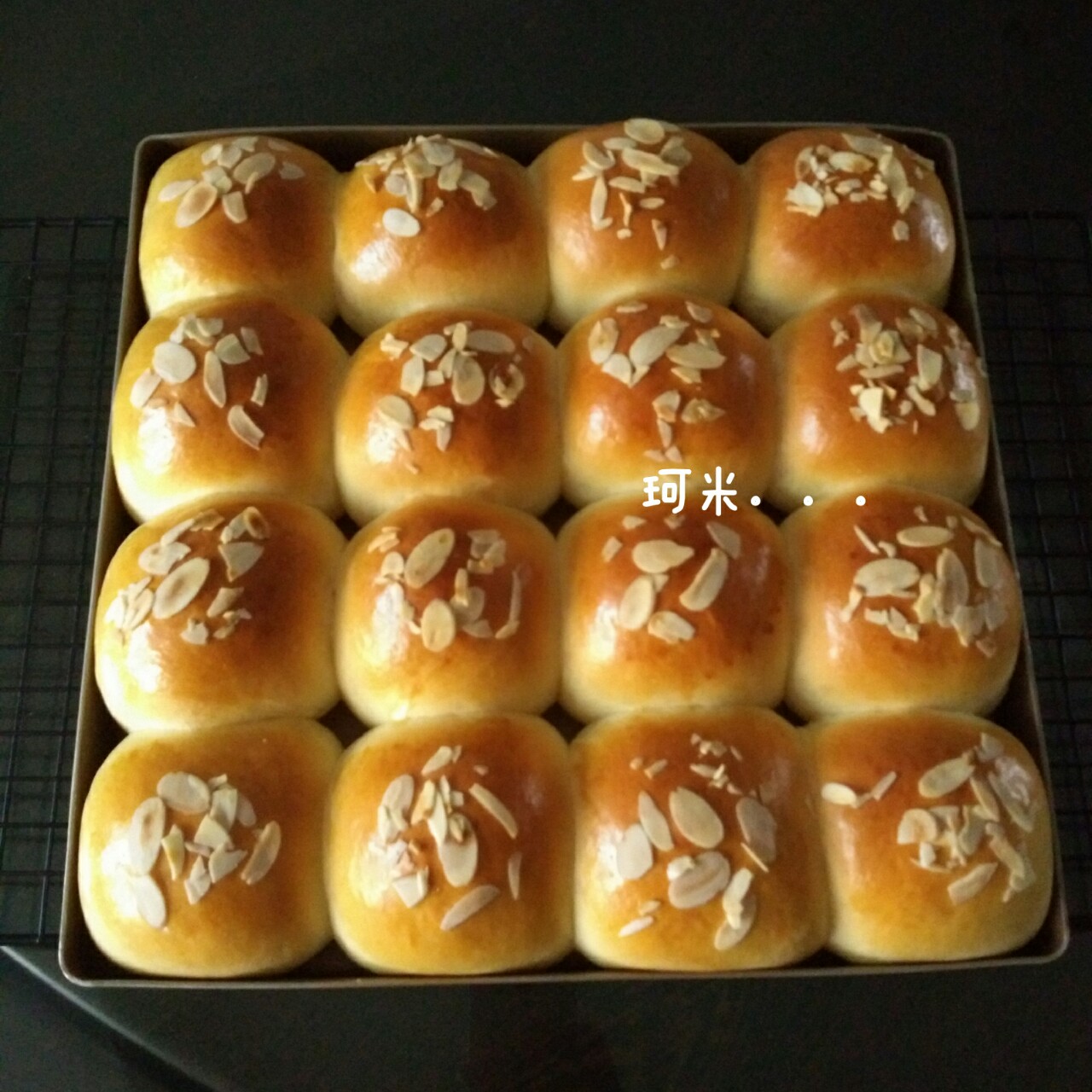 金沙牛奶小餐包