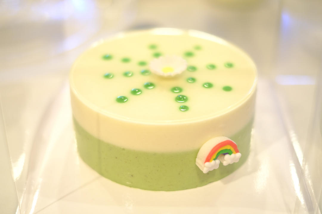 开心果慕斯配香草椰子慕斯