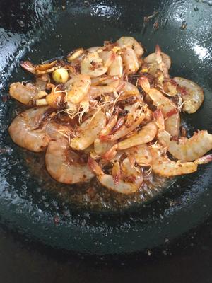 干锅虾——虾和千叶豆腐是绝配，虾和洋葱不能一起吃的做法 步骤4