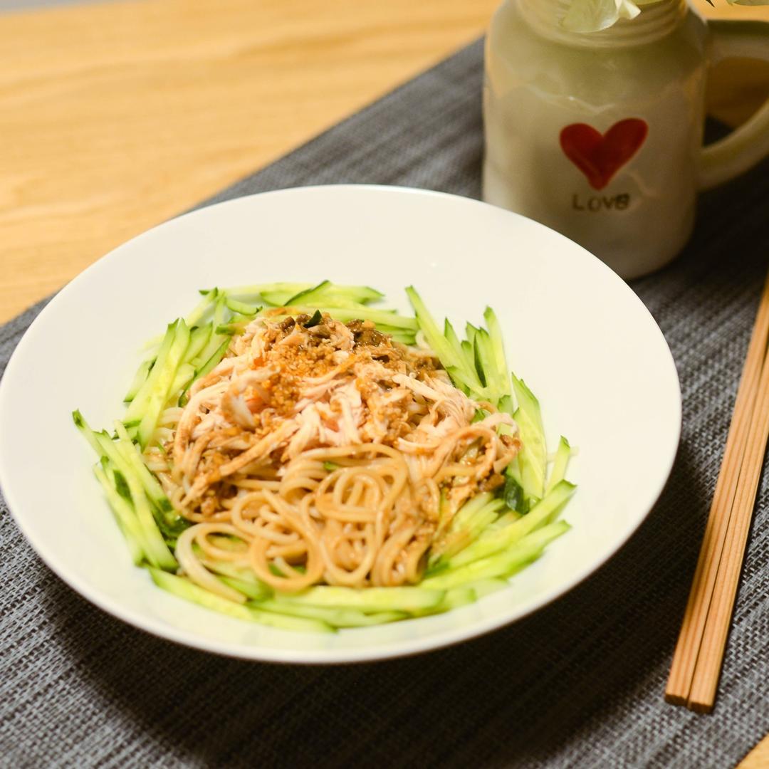 视频菜谱：【鸡丝凉面】