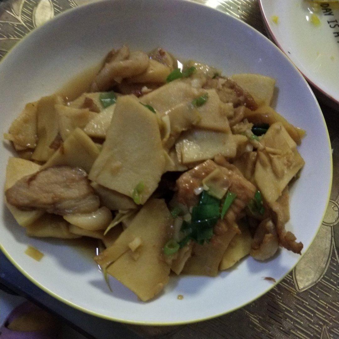 肉香笋鲜的春笋炒五花肉