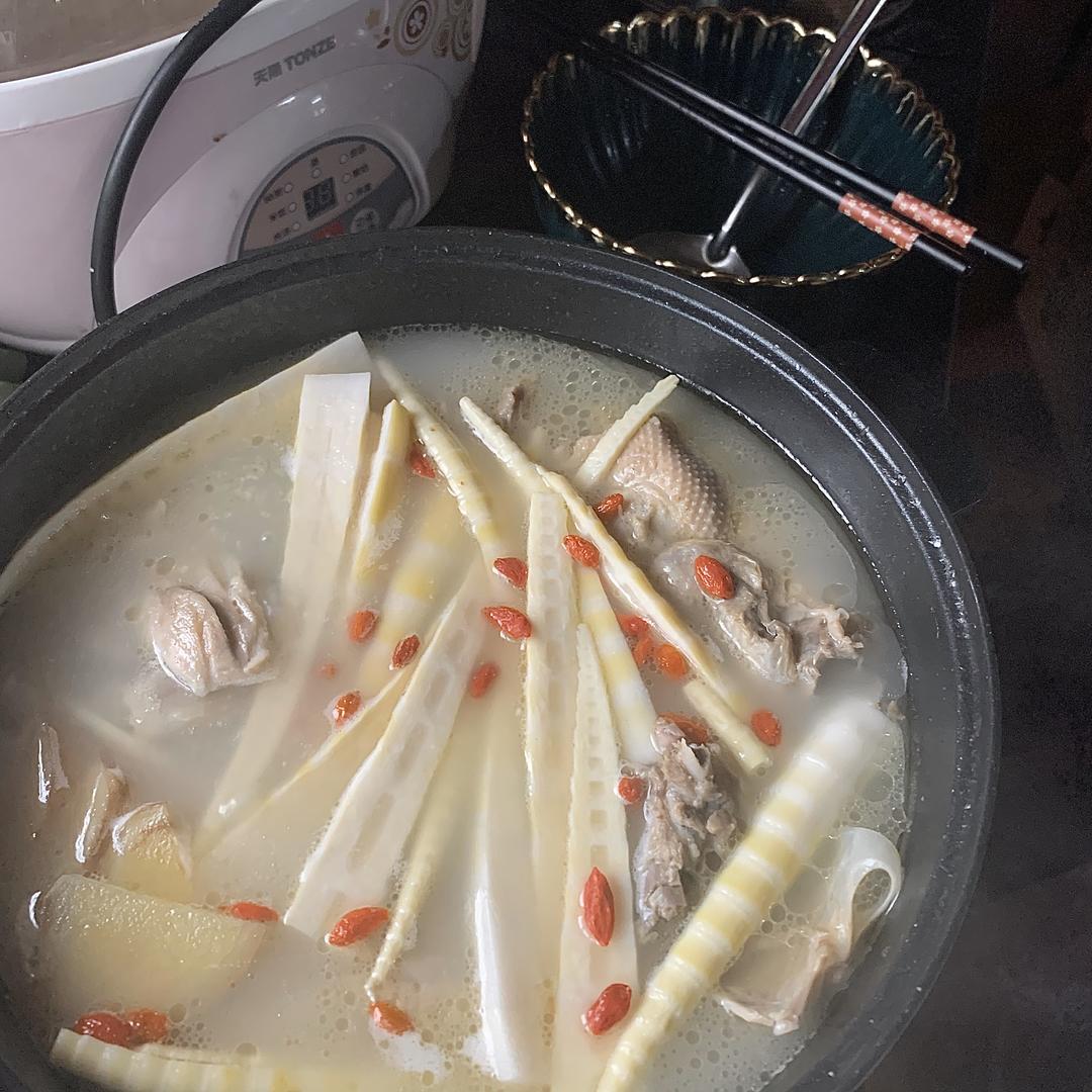 笋尖老鸭汤的做法