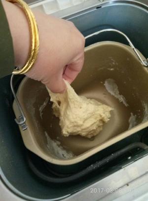 小汉堡胚-柏翠面包机揉面版的做法 步骤3