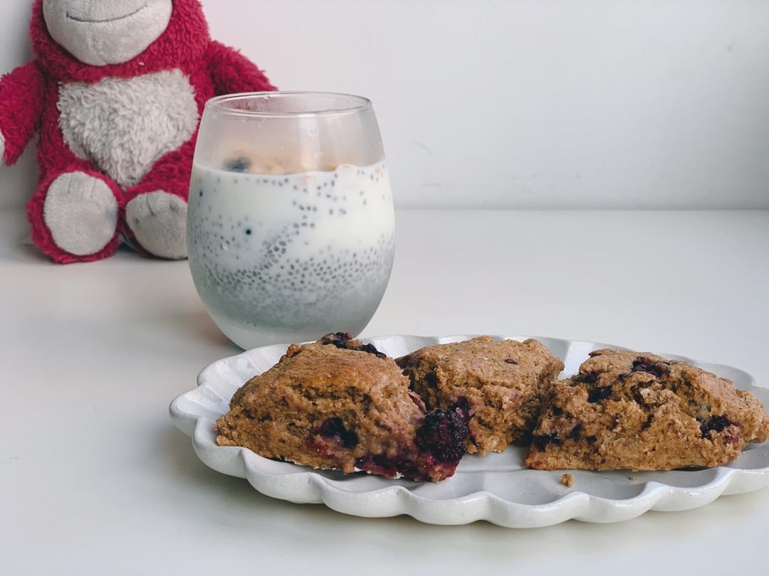 黑莓全麦早餐司康丨健康·烘焙<好好吃饭2>