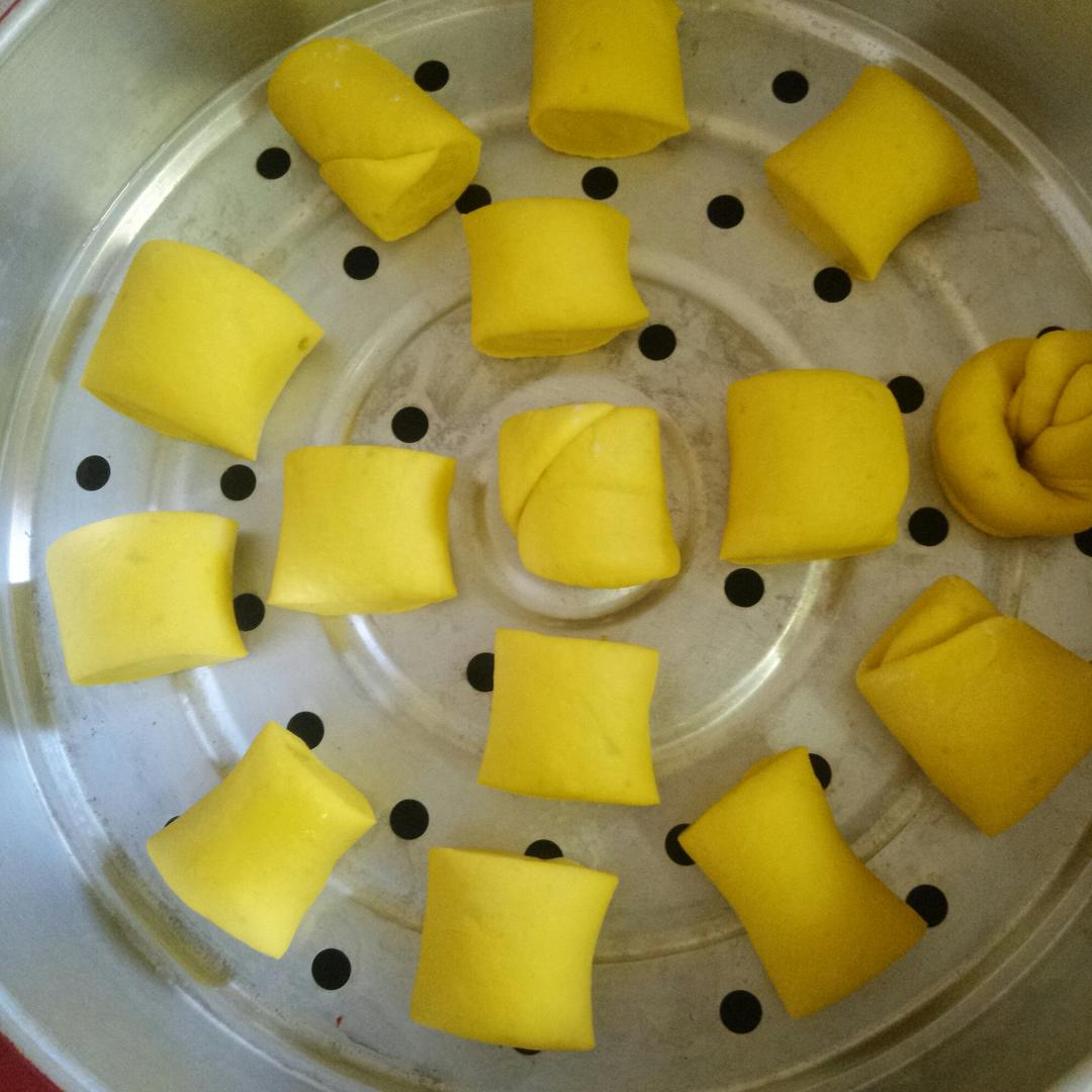 新手也可以--详解如何做出人见人爱、金黄的南瓜馒头