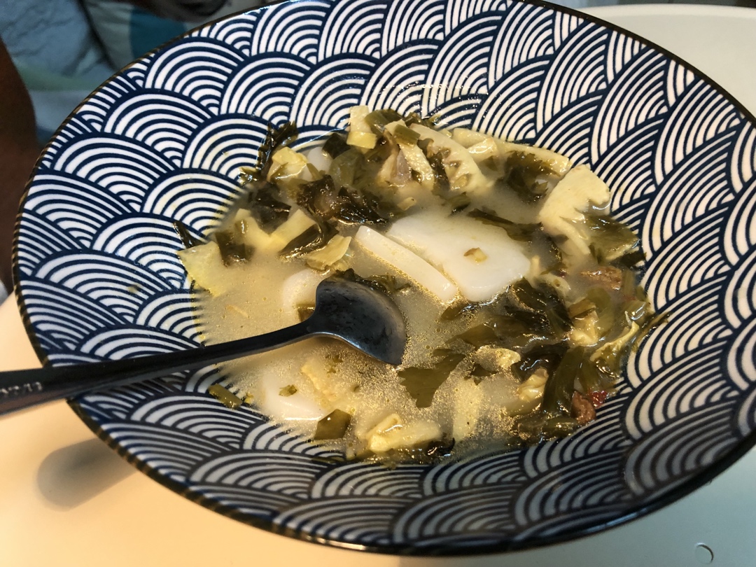 年味必备，宁波最地道特色～雪里蕻冬笋年糕汤，小时候的味道