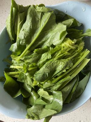 【低脂菜】菠菜拌木耳的做法 步骤2