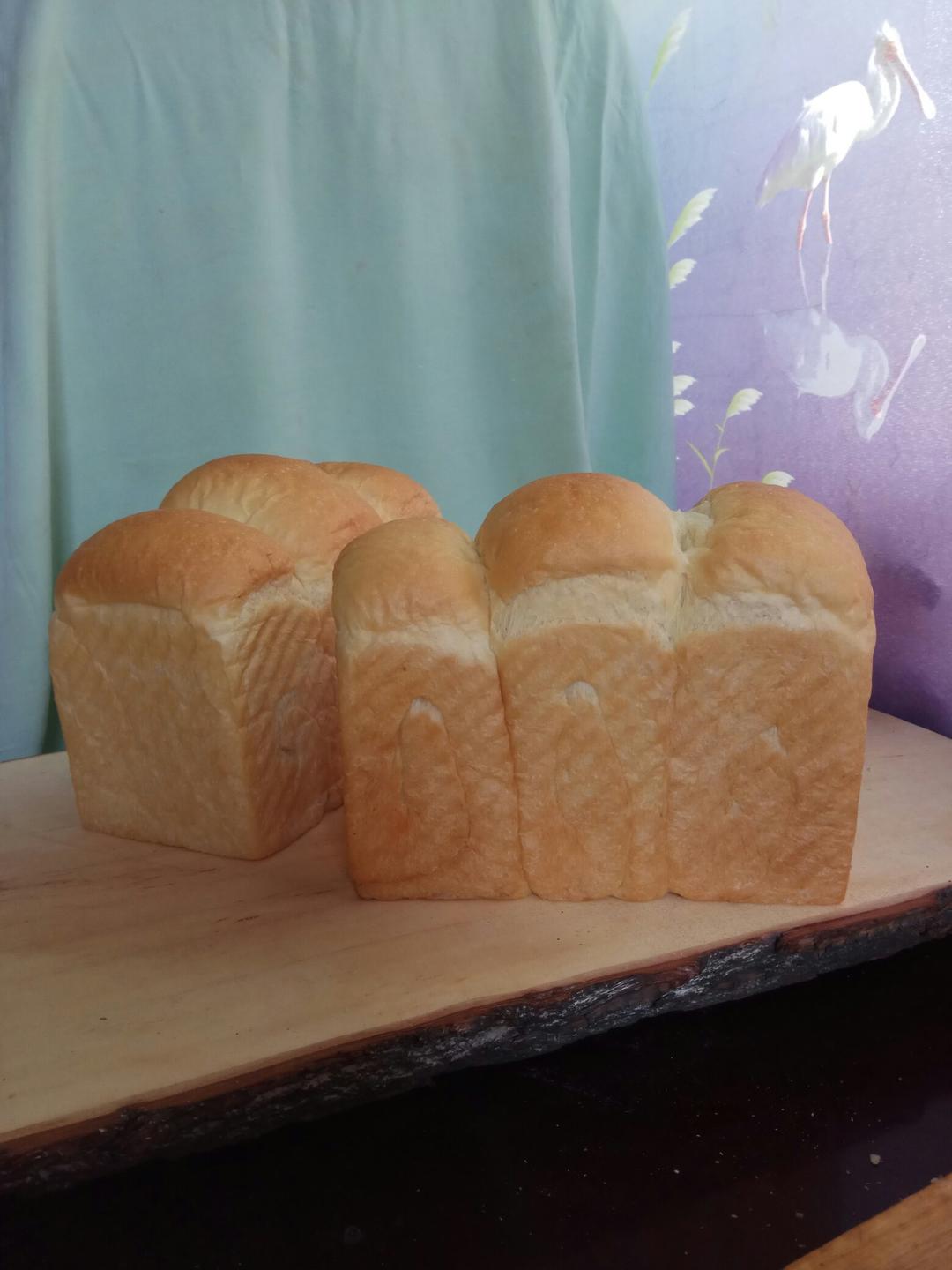 蛋白奶油吐司