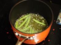 茄子烧豆角 (Stir-fried Aubergine and String Bean)的做法 步骤1