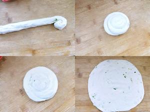 烙超软葱花油饼的做法 步骤7