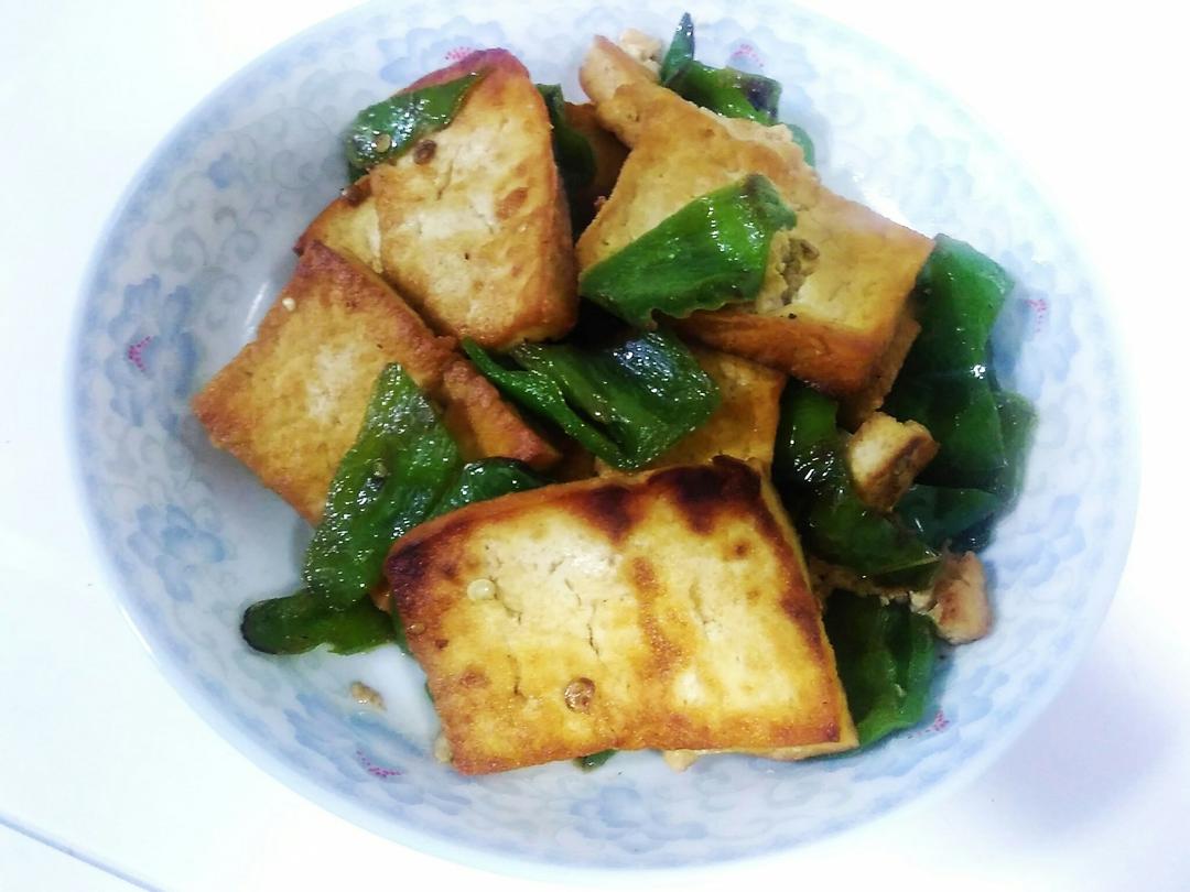 【就是这个辣味儿！】可能是最下饭的素菜——湘味青椒豆腐