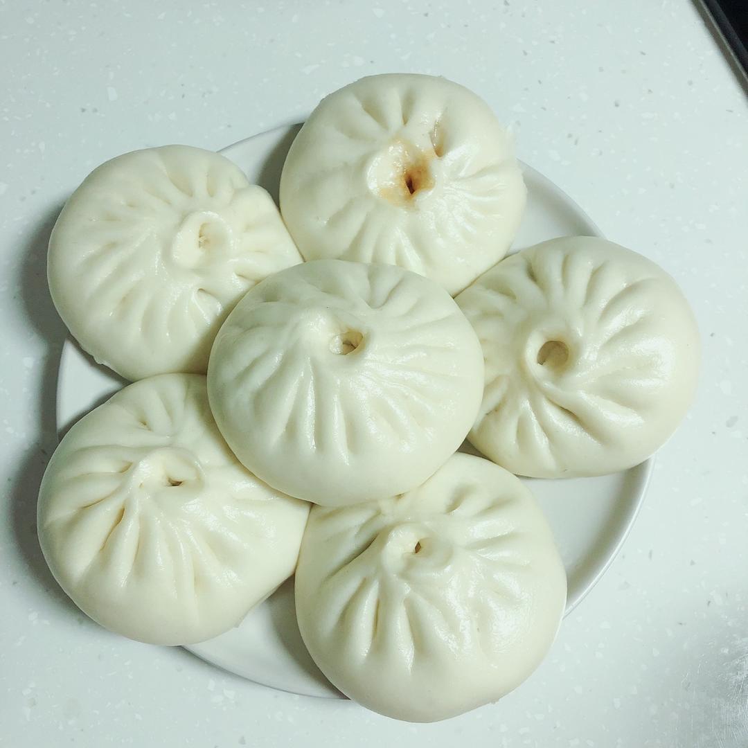 云朵般松软爆浆蜜汁叉烧包