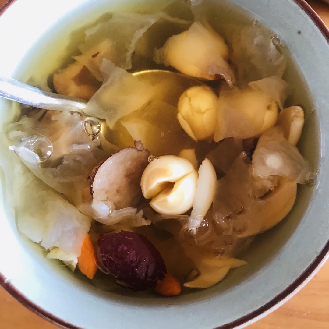 百合红枣银耳汤