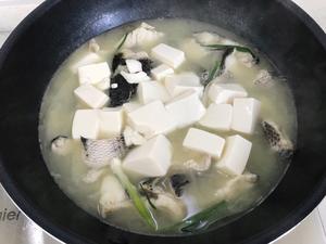 黑鱼豆腐汤～奶白的汤色好喝到爆！的做法 步骤5