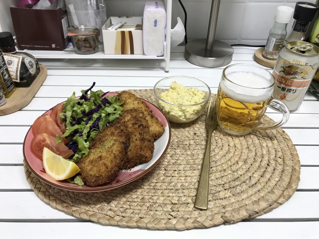 酥炸鱼排配塔塔酱