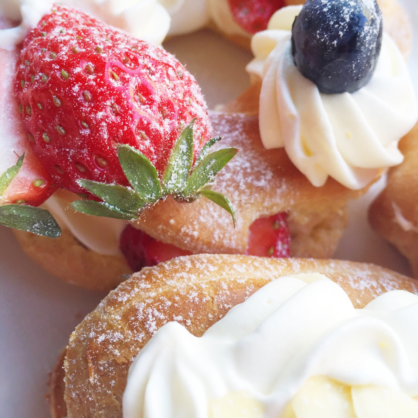 鱼蛋-做的草莓巴黎-布雷斯特泡芙