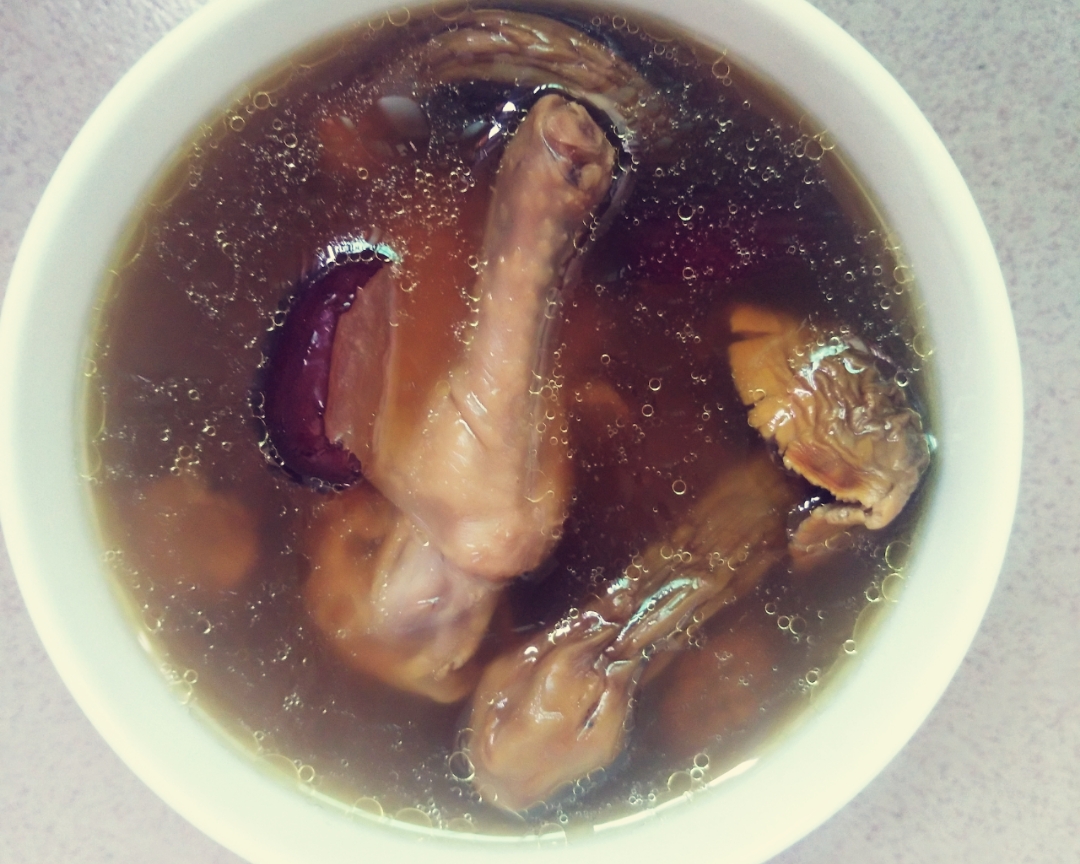 姬松茸乳鸽汤的做法