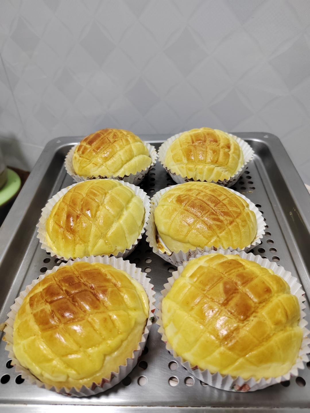 好吃到炸裂的港式菠萝包（附带制作酥皮的小视频）