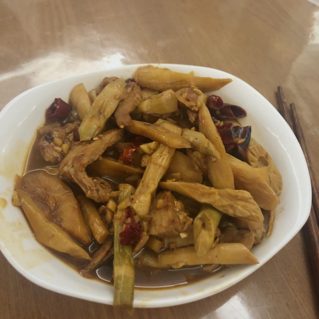 肉香笋鲜的春笋炒五花肉