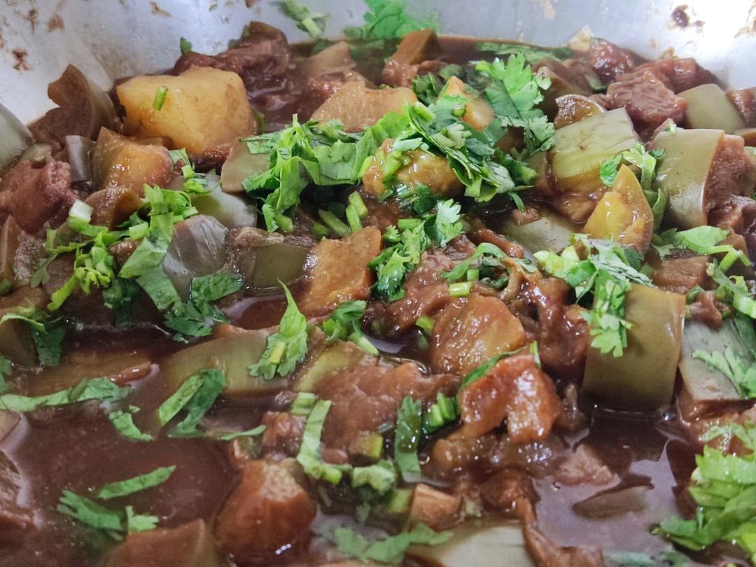 土豆炖茄子家常版，土豆茄子一起炖特别受欢迎，赶紧试试