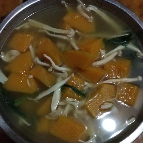 南瓜金针菇汤