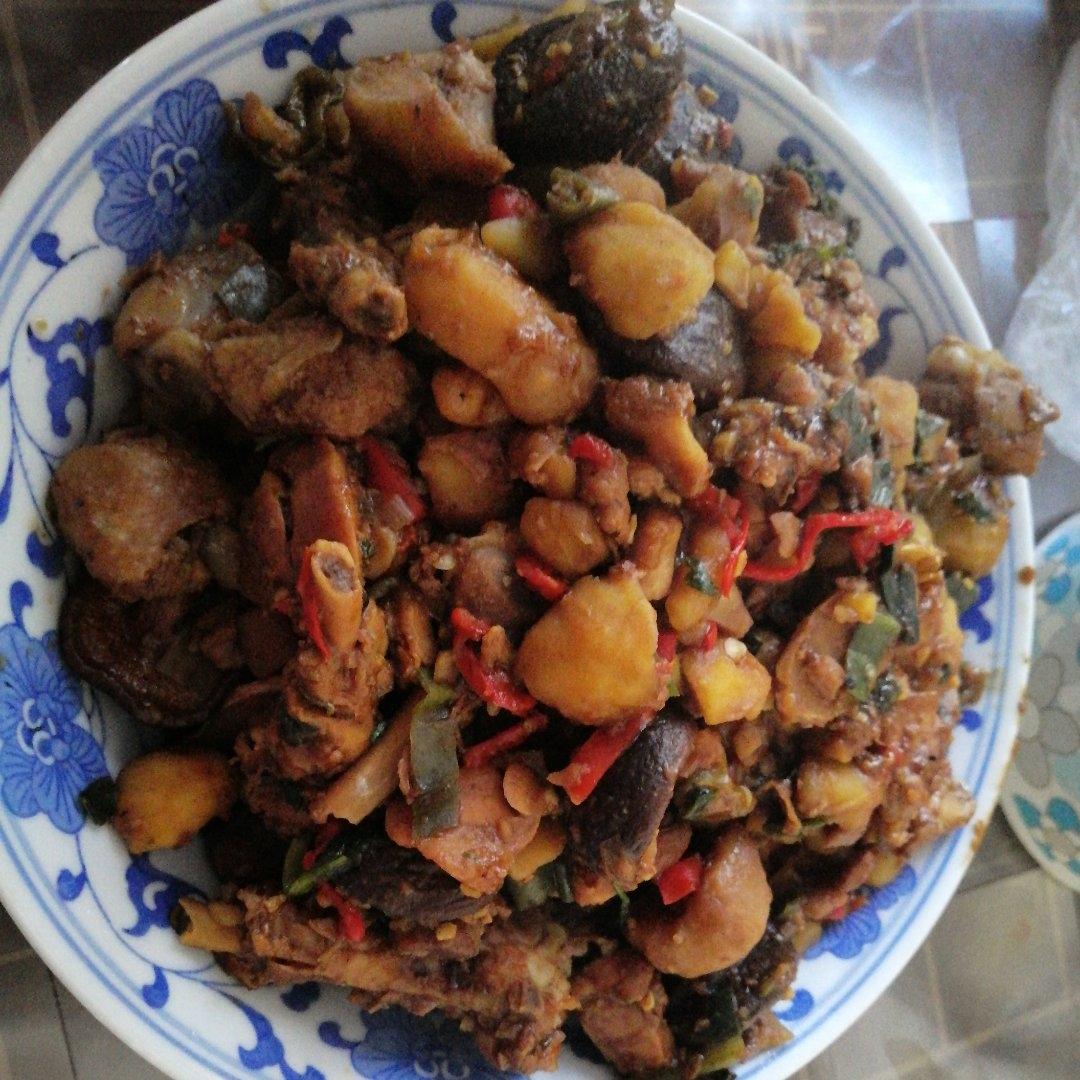 香菇板栗烧鸡腿