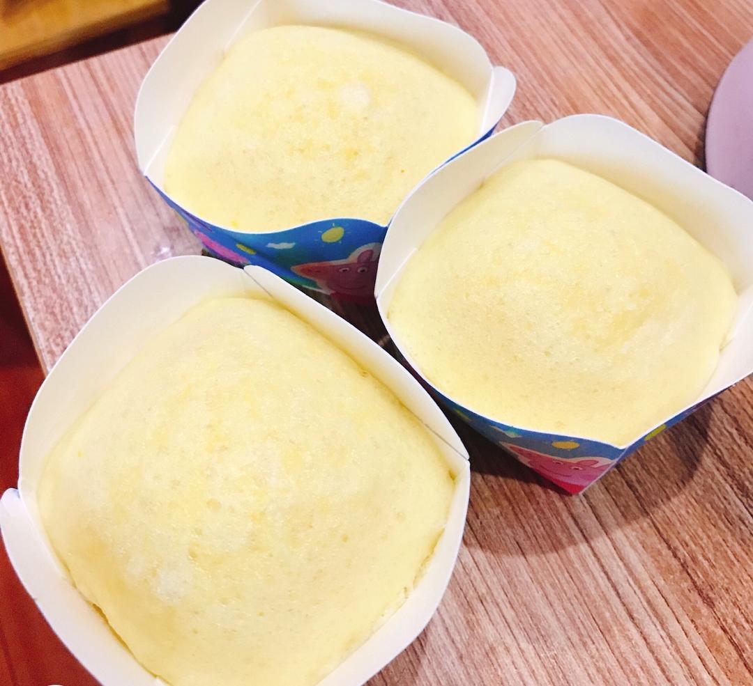 小枕头我不跑做的超简单的纸杯蒸蛋糕