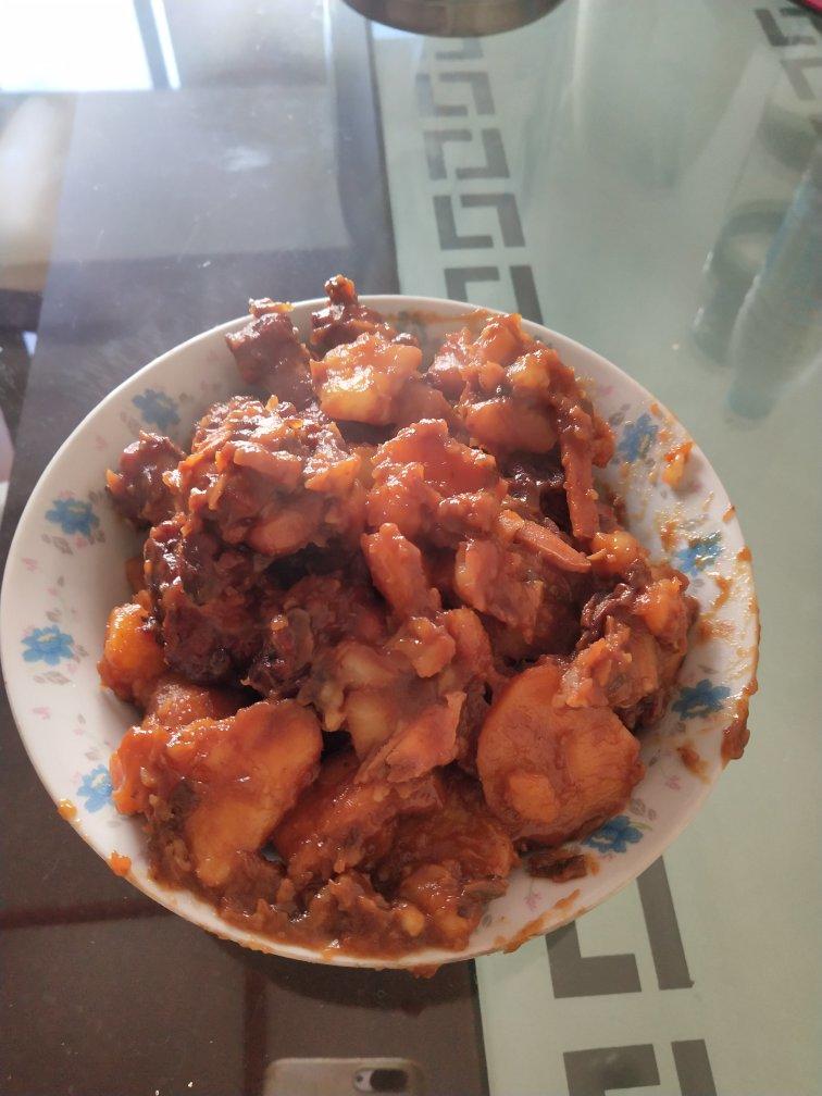 土豆炖翅根