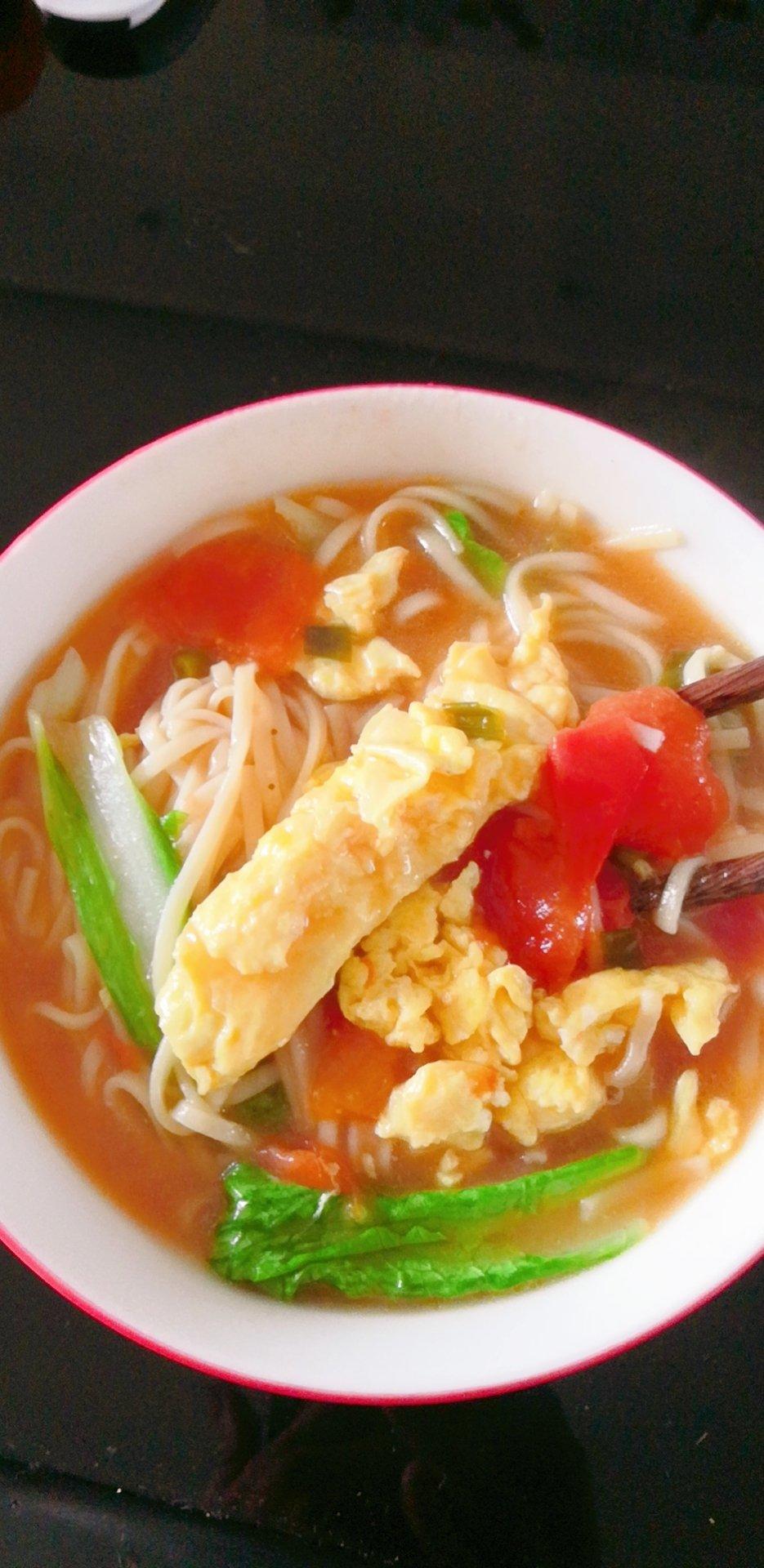 呢喃1做的番茄鸡蛋汤面普通挂面也可以做出家的味道