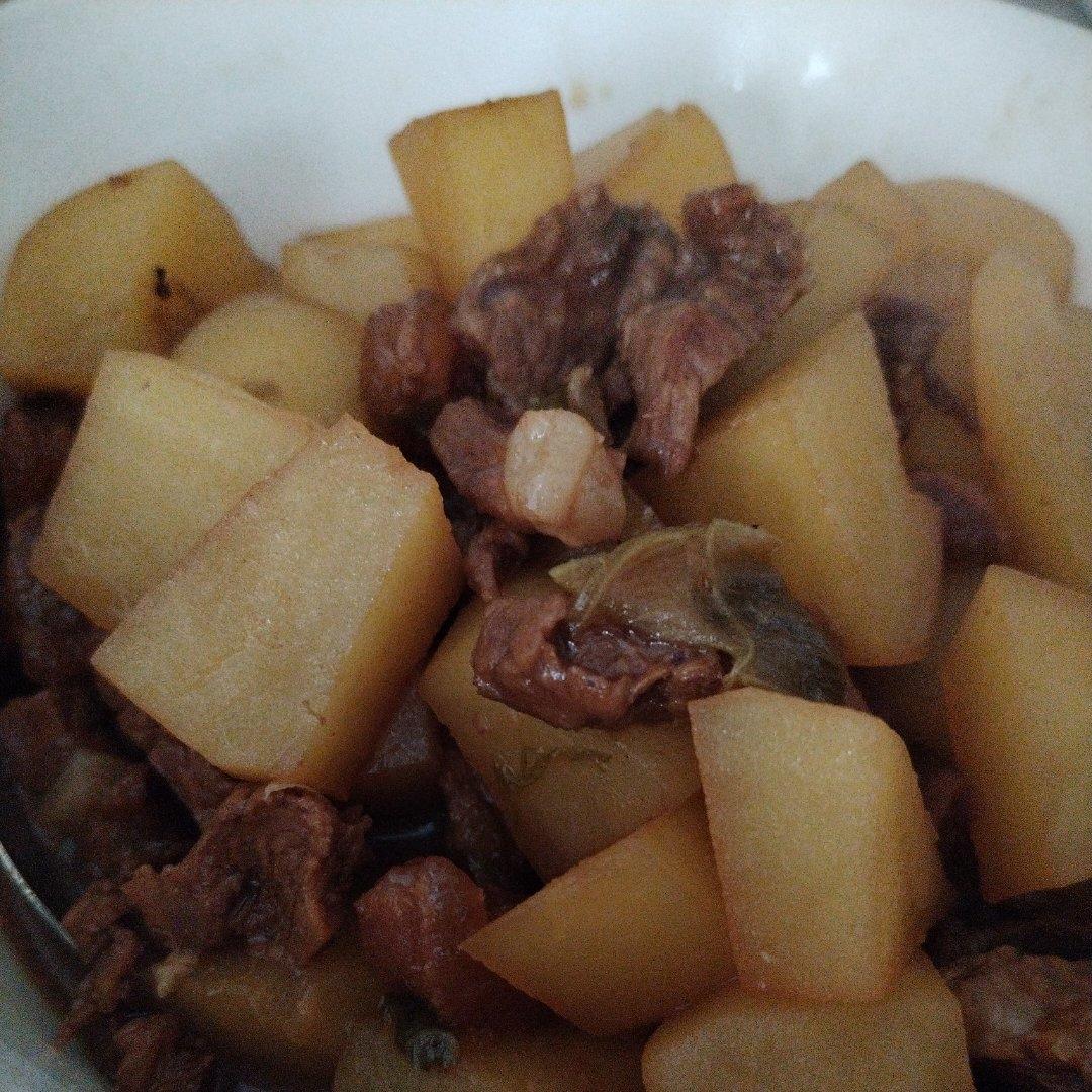 土豆炖牛肉-家常好吃快手！