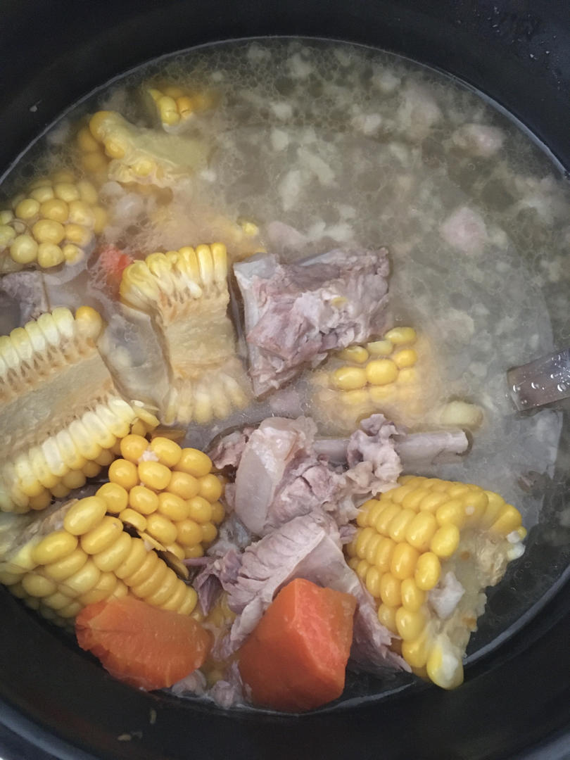 滋补养生 —— 玉米胡萝卜清炖排骨汤🌽